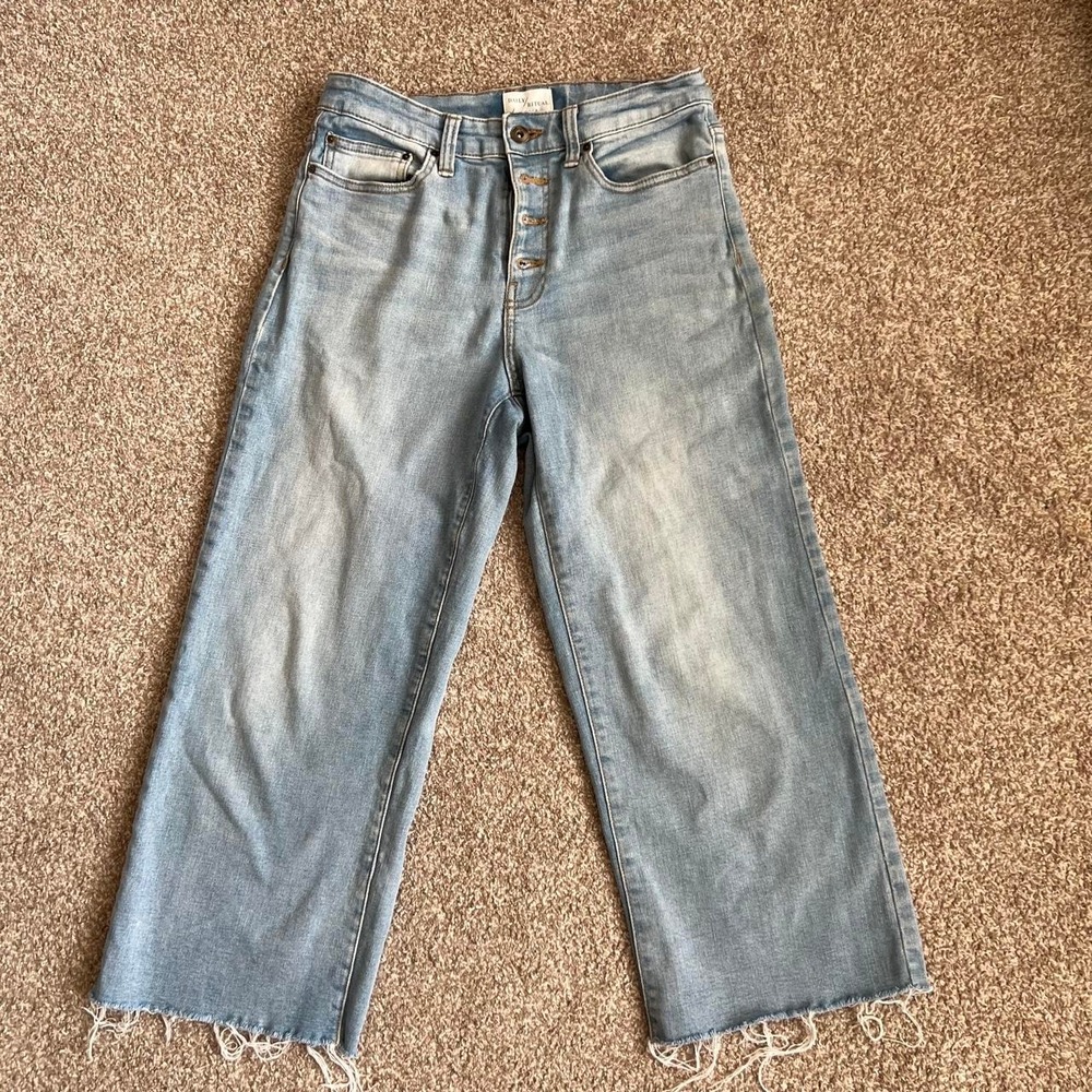 Daily Ritual Light Wash Wide Leg Cutoff Jeans